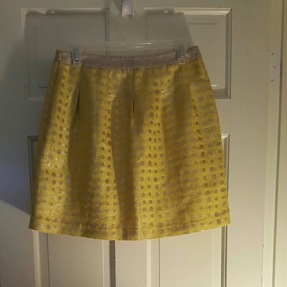 LOFT Yellow Gold  Metallic Polka Dot skirt size 4 - Picture 4 of 6